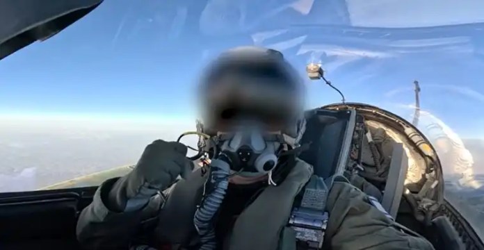 Vista desde la cabina de un caza israelí hacia territorio iraní Operación Roaring Lion